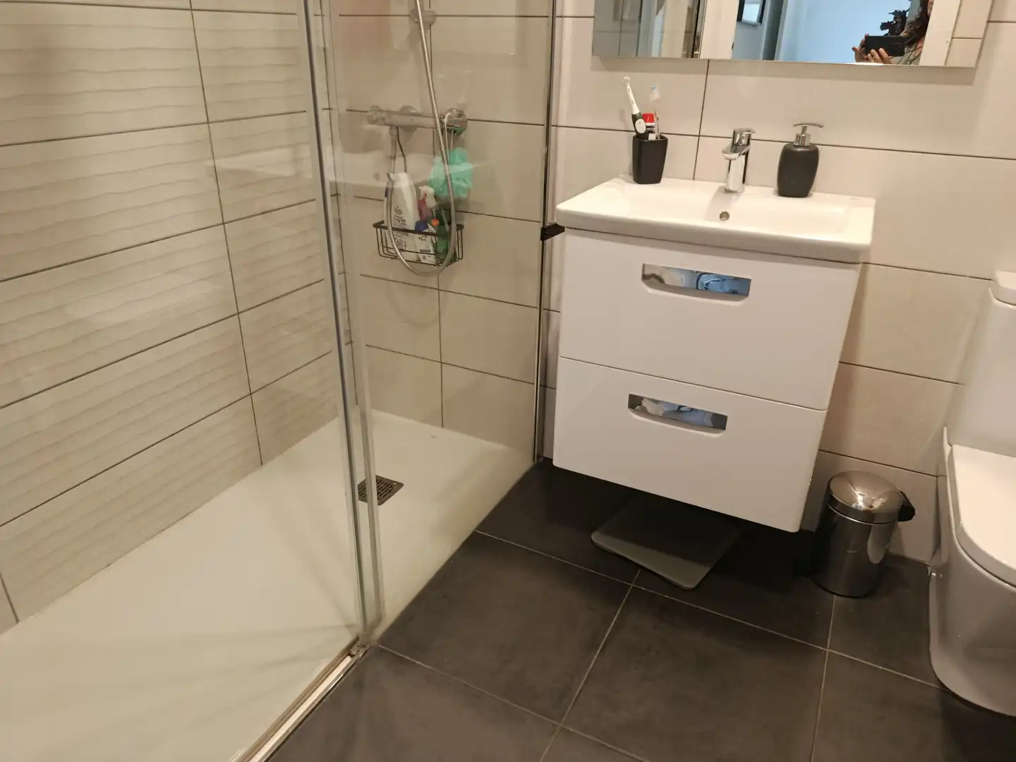 Bathroom of Attic for rent in Vilanova i la Geltrú  with Air Conditioner, Parquet flooring and Terrace