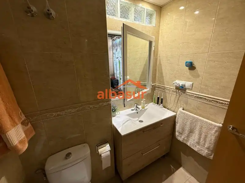 Bathroom of Flat for sale in Córdoba  with Air Conditioner, Terrace and Furnished