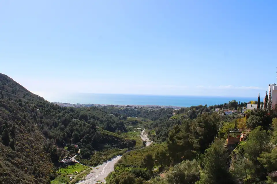 Vista exterior de Casa o xalet en venda en Frigiliana amb Aire condicionat, Calefacció i Terrassa