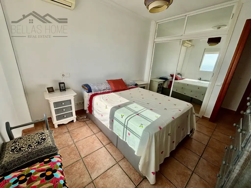 Habitación de Piso de alquiler en Estepona con Aire acondicionado, Terraza y Amueblado