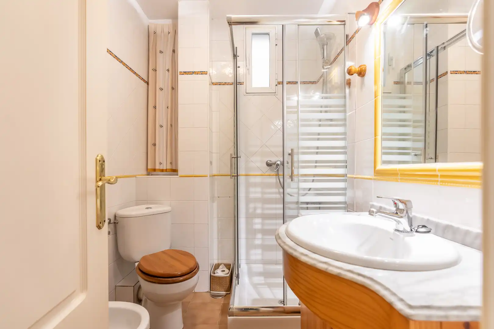 Badezimmer von Wohnung zum Verkauf in Madrid mit Heizung