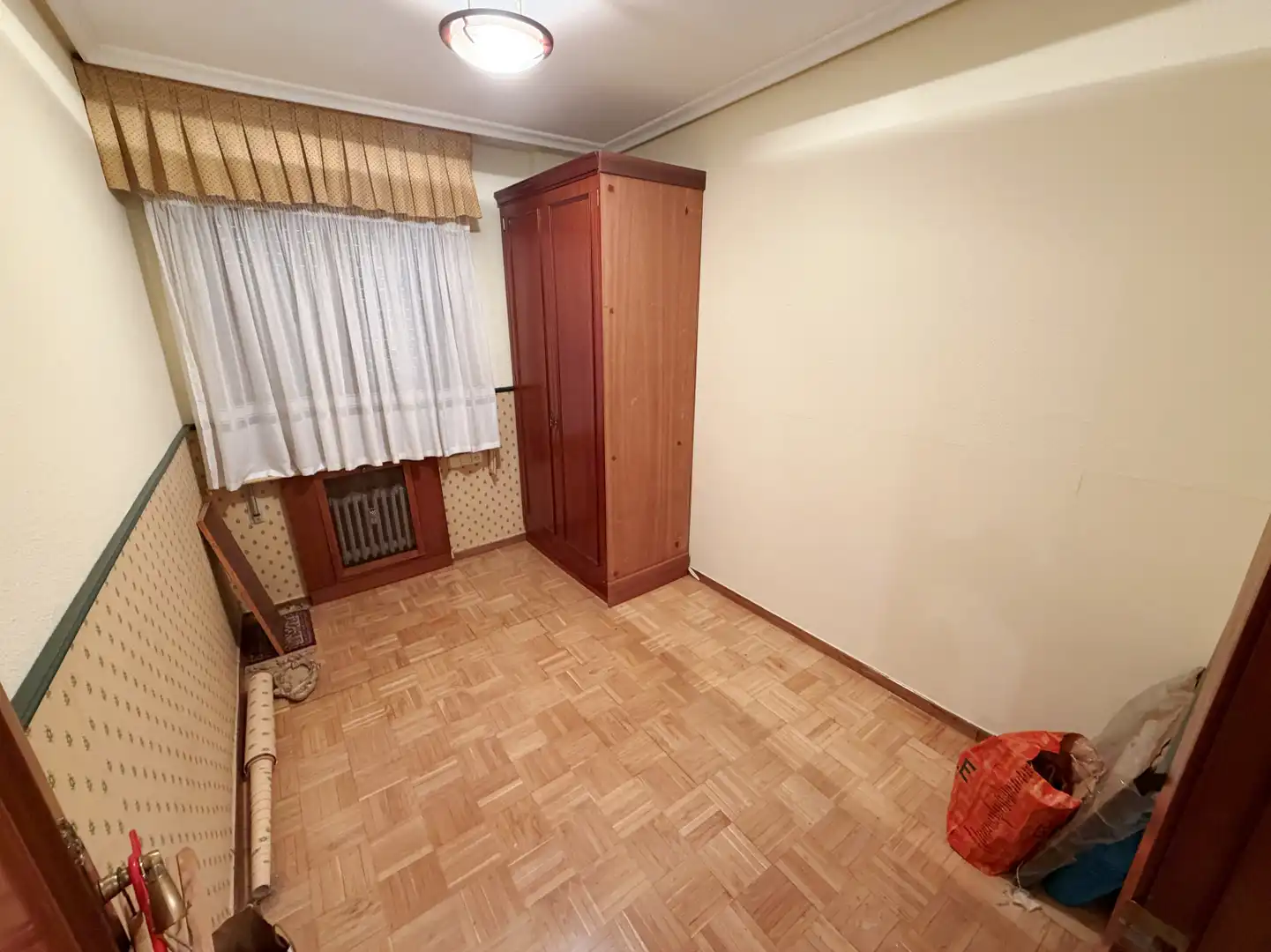 Dormitori de Pis en venda en Avilés amb Calefacció, Parquet i Terrassa