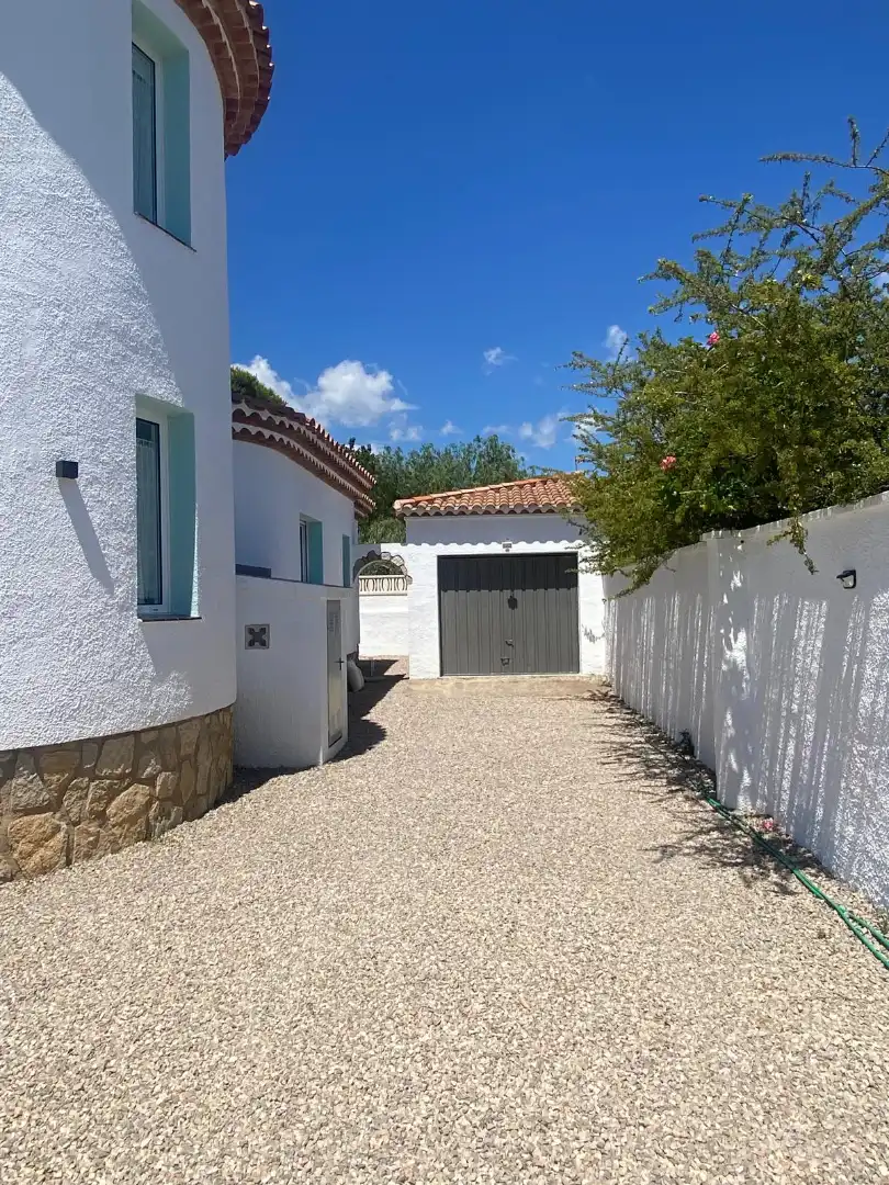 Vista exterior de Casa o xalet de lloguer en Mont-roig del Camp amb Aire condicionat, Calefacció i Jardí privat