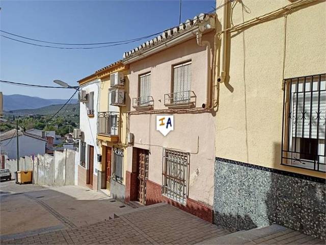 Casa adosada en Venta en Baena