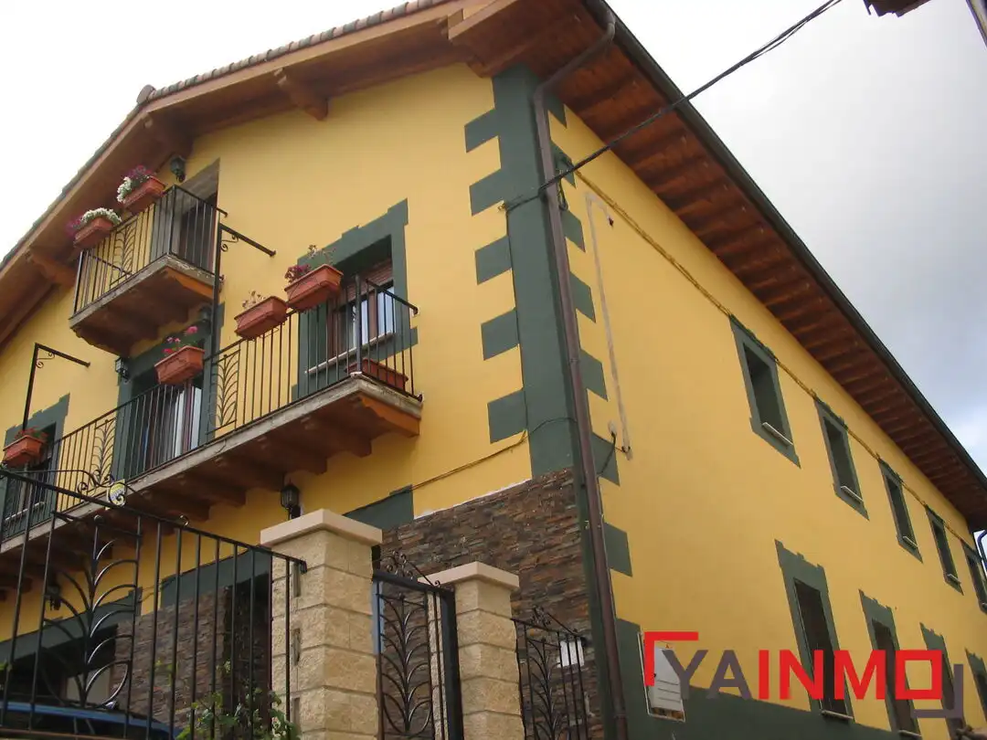 Vista exterior de Casa o chalet en venta en Condado de Treviño con Calefacción, Jardín privado y Parquet