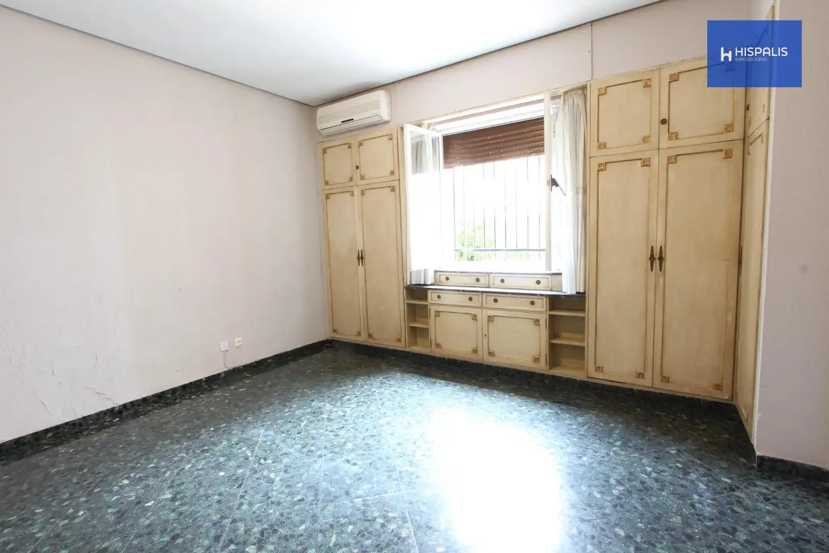 Schlafzimmer von Wohnung zum Verkauf in Sevilla mit Klimaanlage und Terrasse