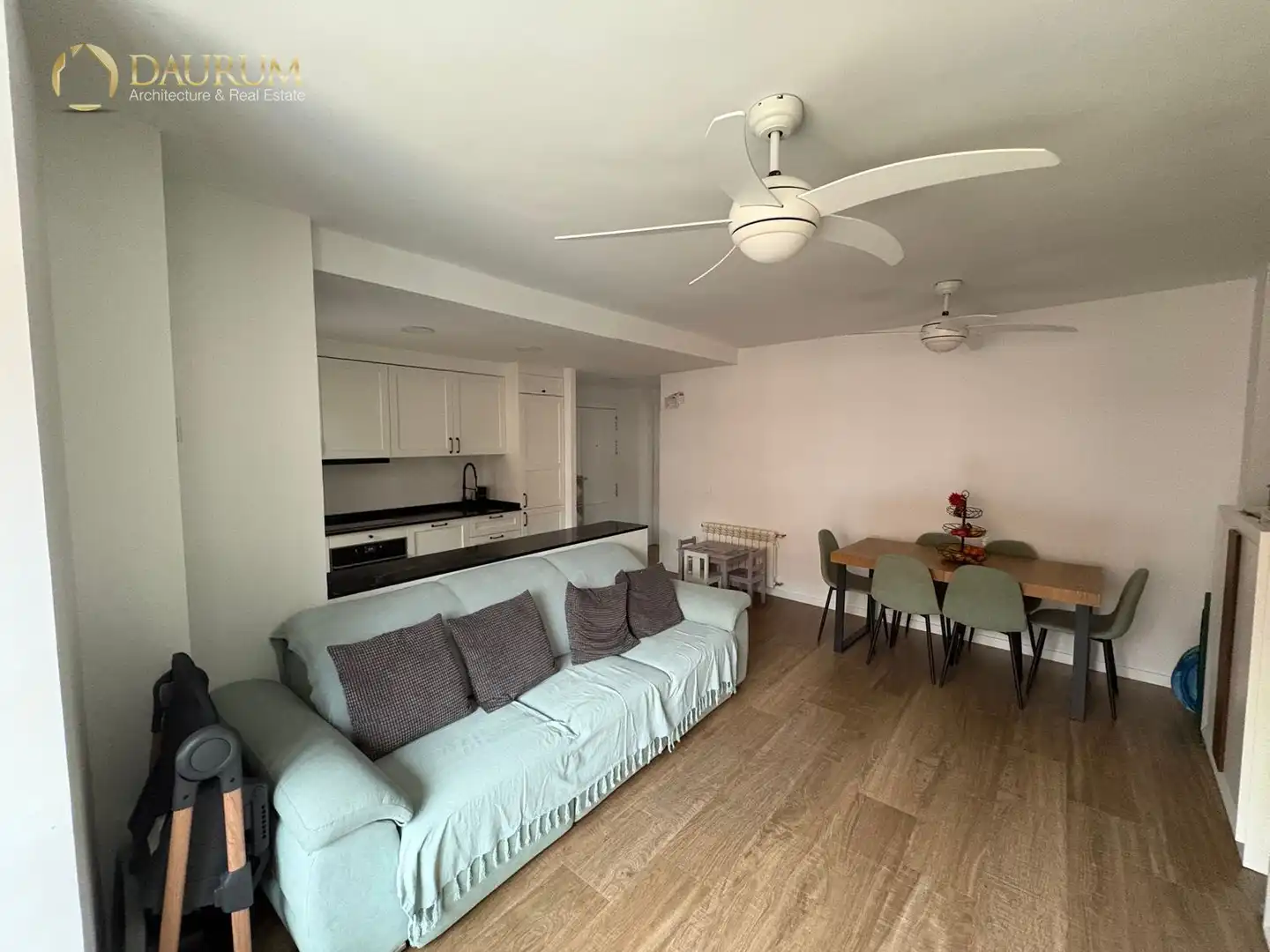 Living room of Flat for sale in Madrid  with Heating, Terrace and Storage room