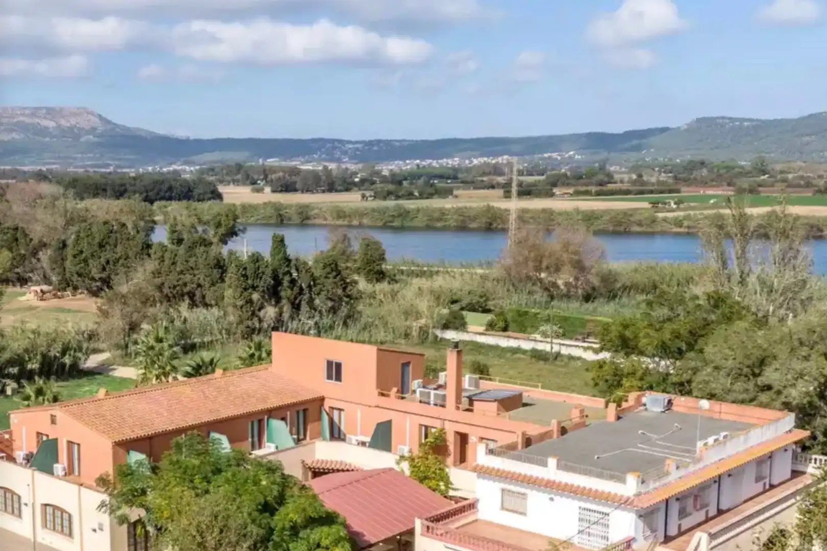 Vista exterior de Local en venta en L'Estartit con Calefacción, Terraza y Amueblado