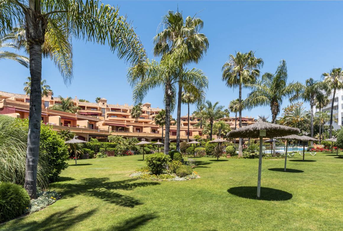 Garden of Planta baja for sale in Estepona  with Air Conditioner, Heating and Terrace
