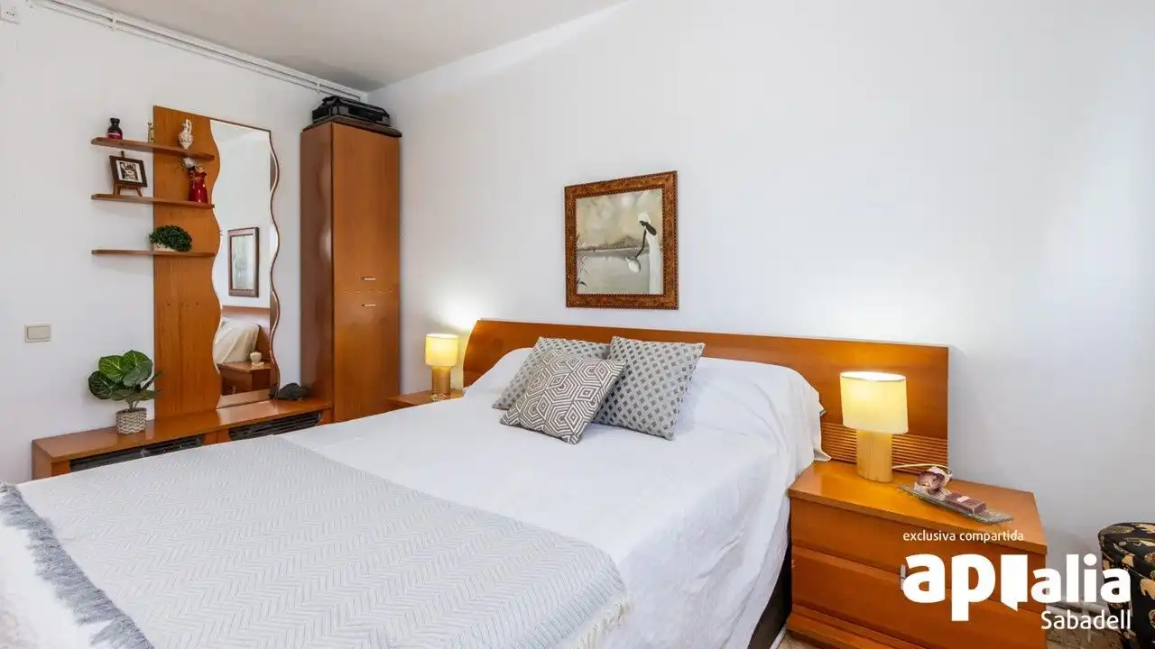 Dormitori de Casa o xalet en venda en Terrassa amb Aire condicionat, Calefacció i Jardí privat