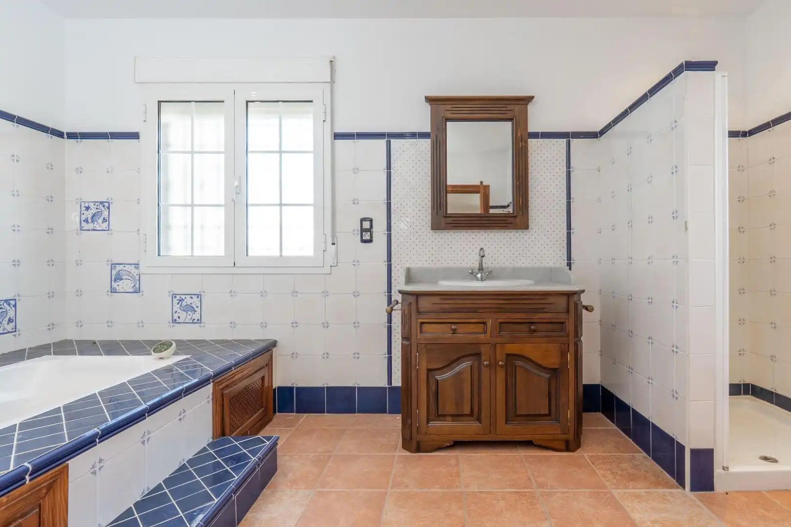 Bany de Casa o xalet en venda en Santa Fe amb Aire condicionat, Calefacció i Jardí privat