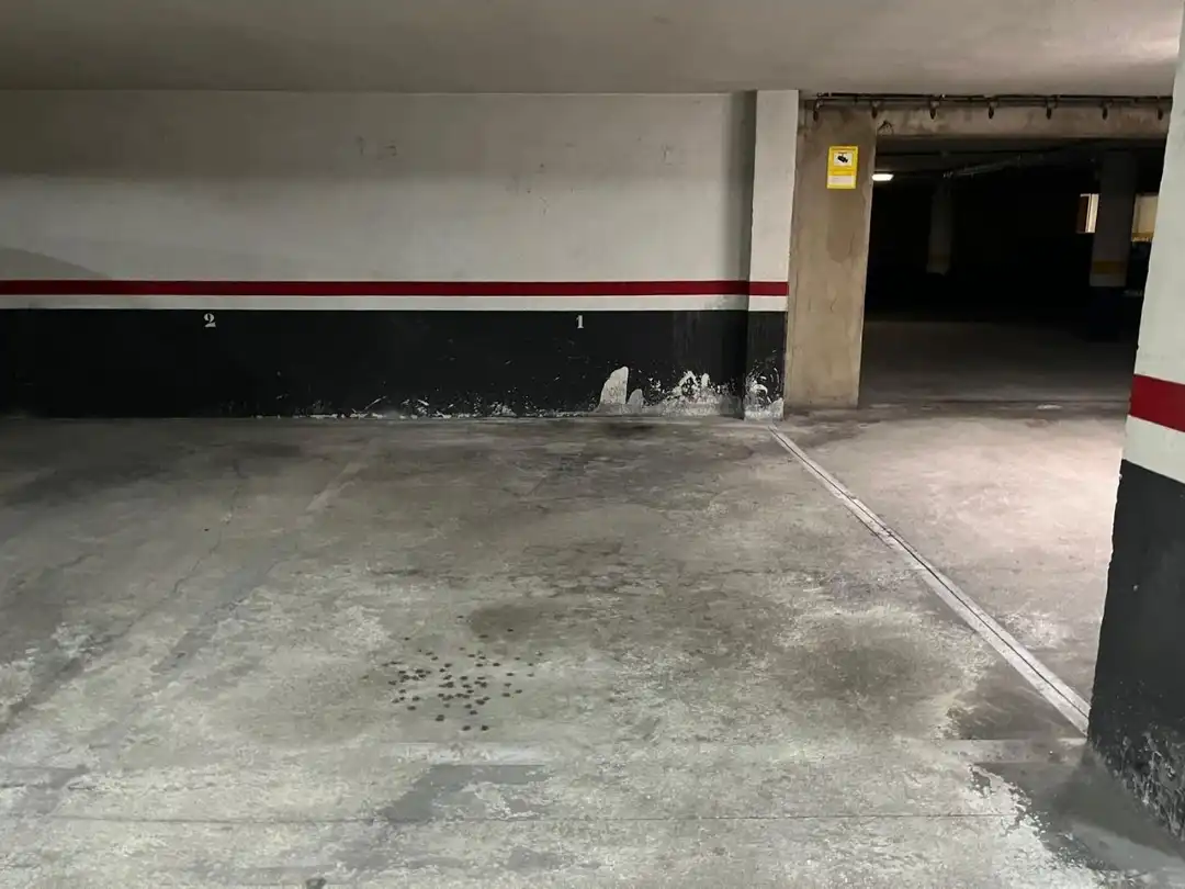 Parking de Piso de alquiler en  Pamplona / Iruña con Calefacción, Terraza y Balcón