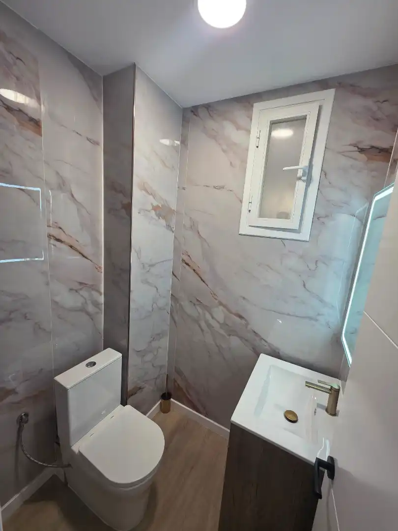 Bathroom of Flat for sale in Móstoles  with Air Conditioner and Heating
