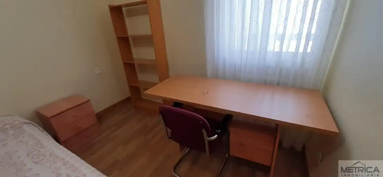 Dormitori de Pis de lloguer en Salamanca amb Calefacció, Moblat i Balcó