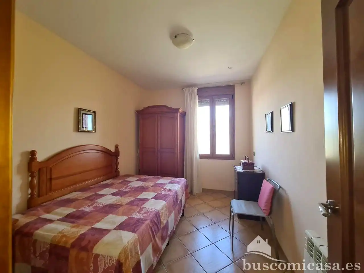 Dormitori de Casa o xalet en venda en Huelma amb Aire condicionat, Calefacció i Jardí privat