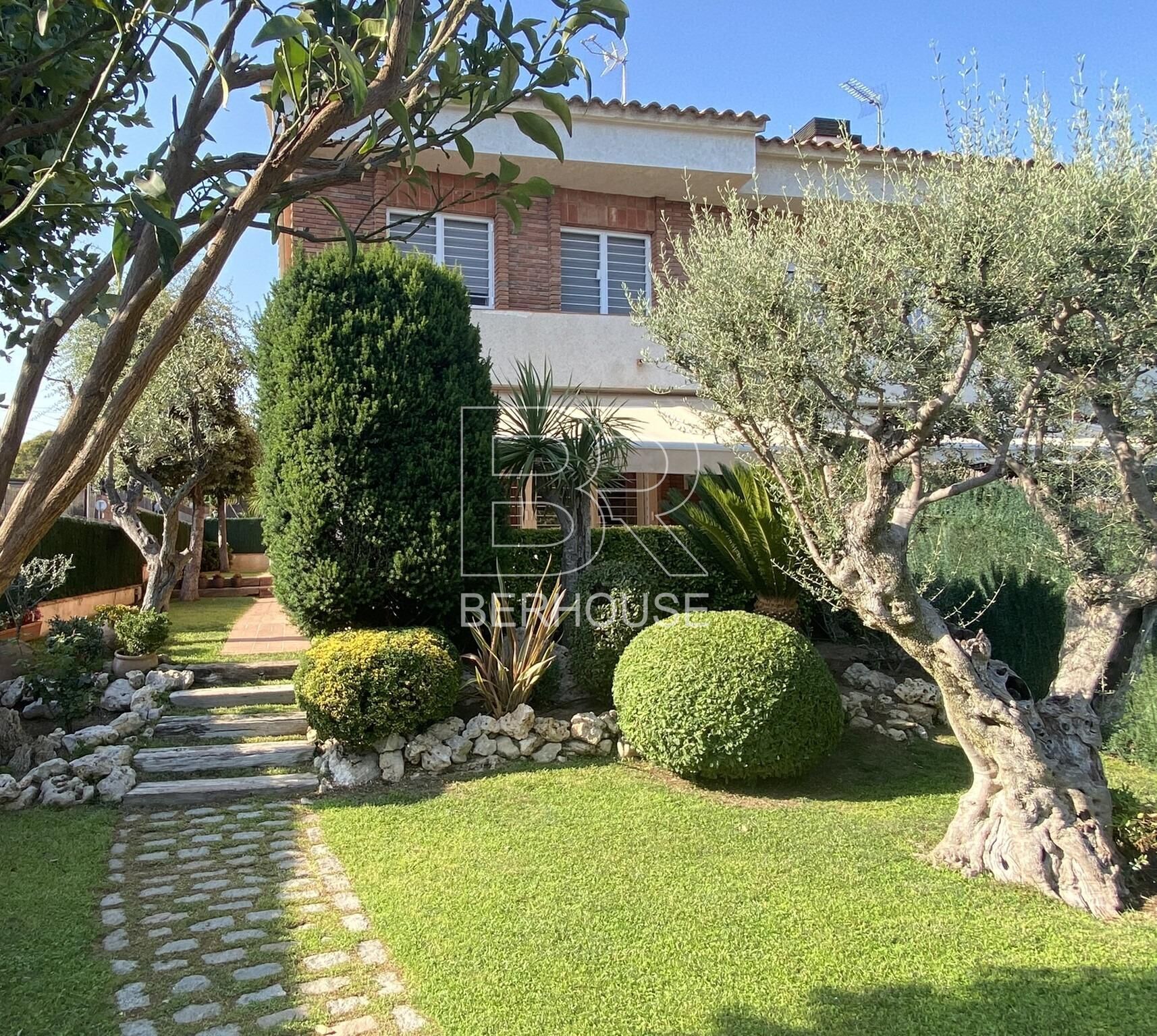 Garden of House or chalet for sale in El Masnou  with Air Conditioner, Heating and Private garden