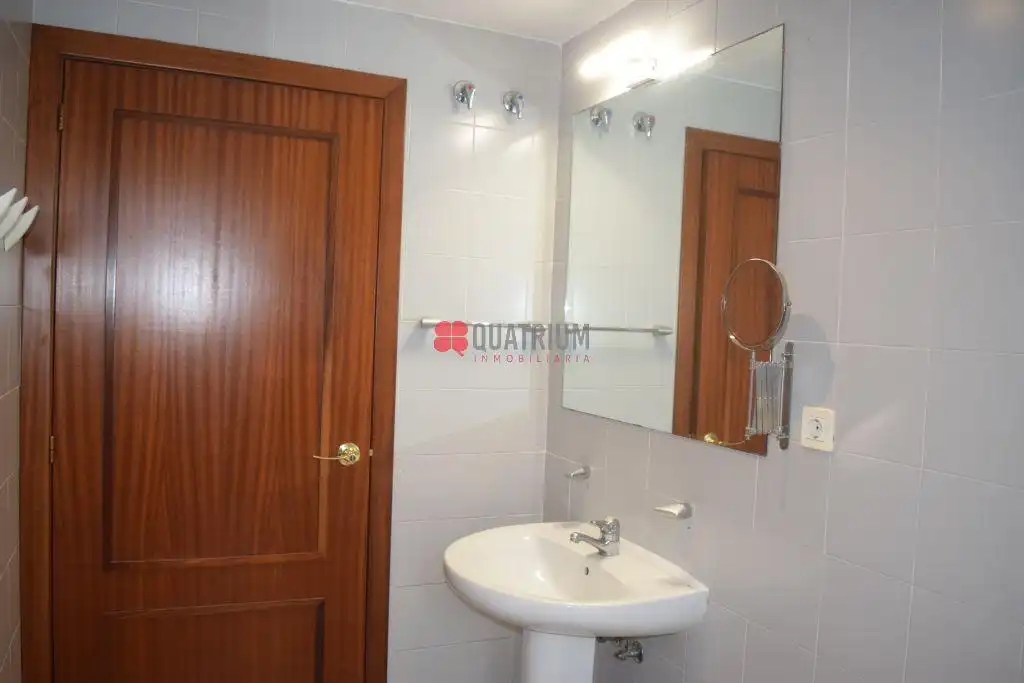 Bany de Dúplex en venda en A Coruña Capital  amb Calefacció i Traster