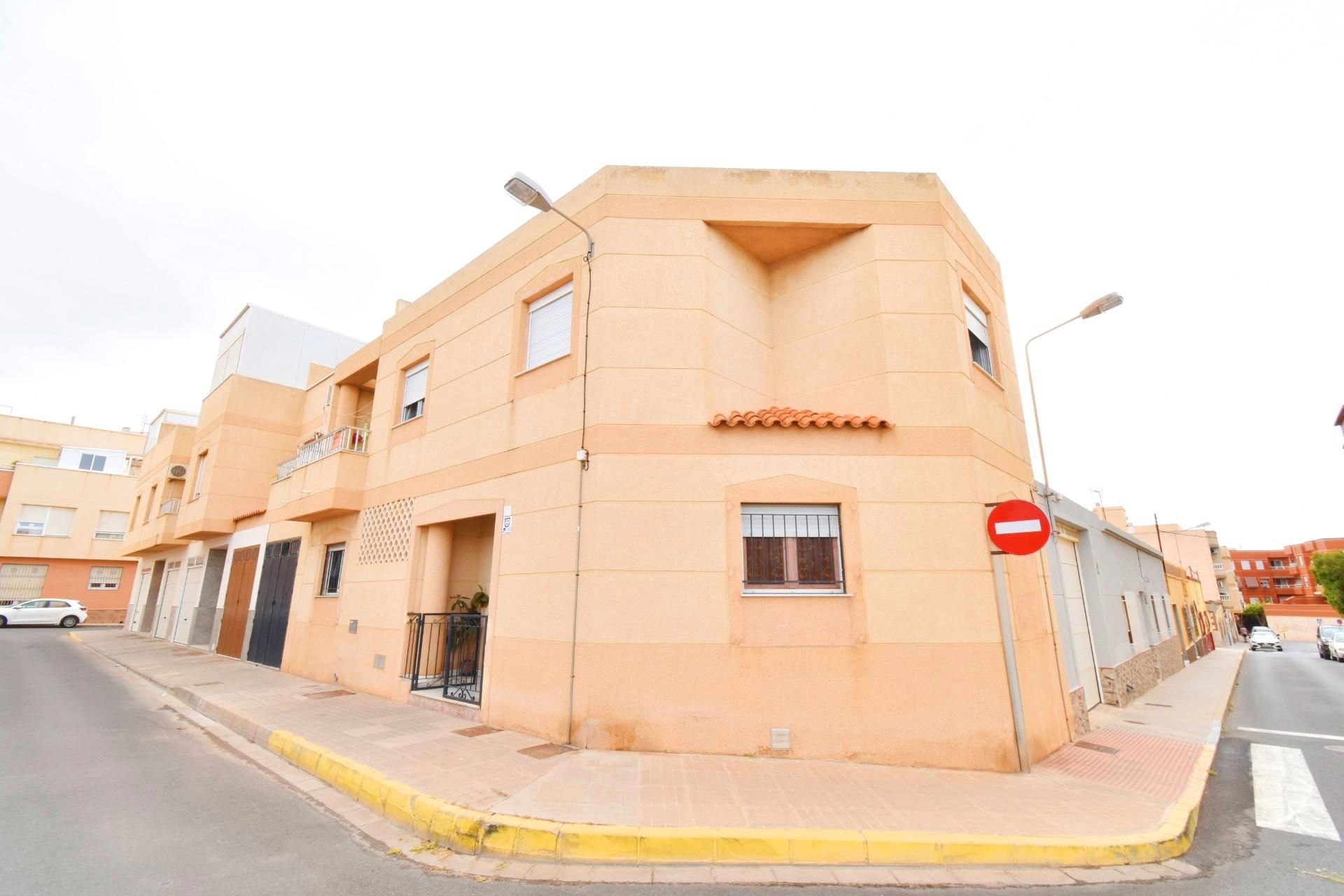 Vista exterior de Casa o xalet en venda en El Ejido amb Aire condicionat, Terrassa i Balcó