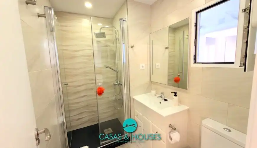Bathroom of Apartments for sale in La Manga del Mar Menor  with Air Conditioner, Heating and Terrace