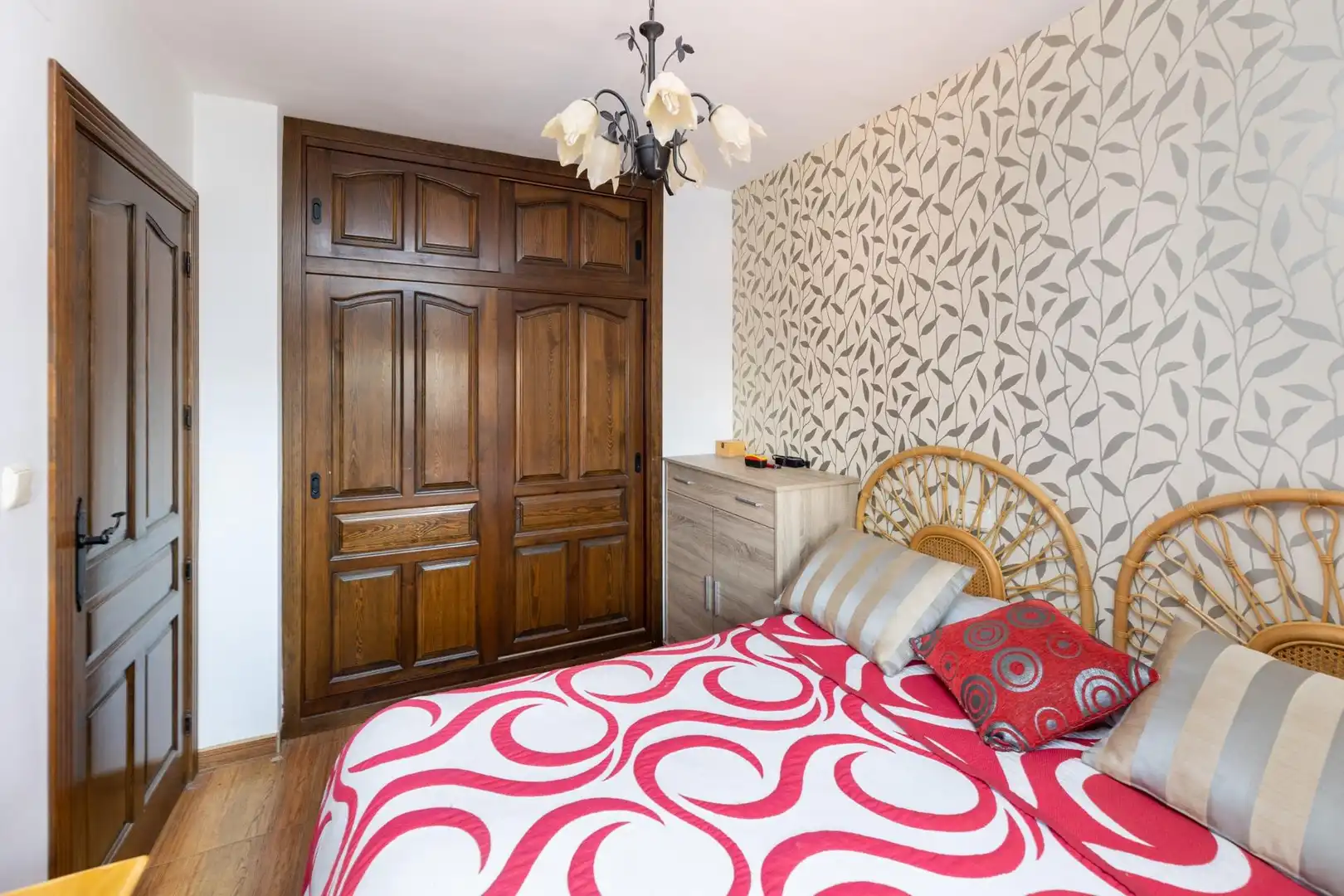 Dormitori de Casa adosada en venda en Peligros amb Aire condicionat, Jardí privat i Terrassa