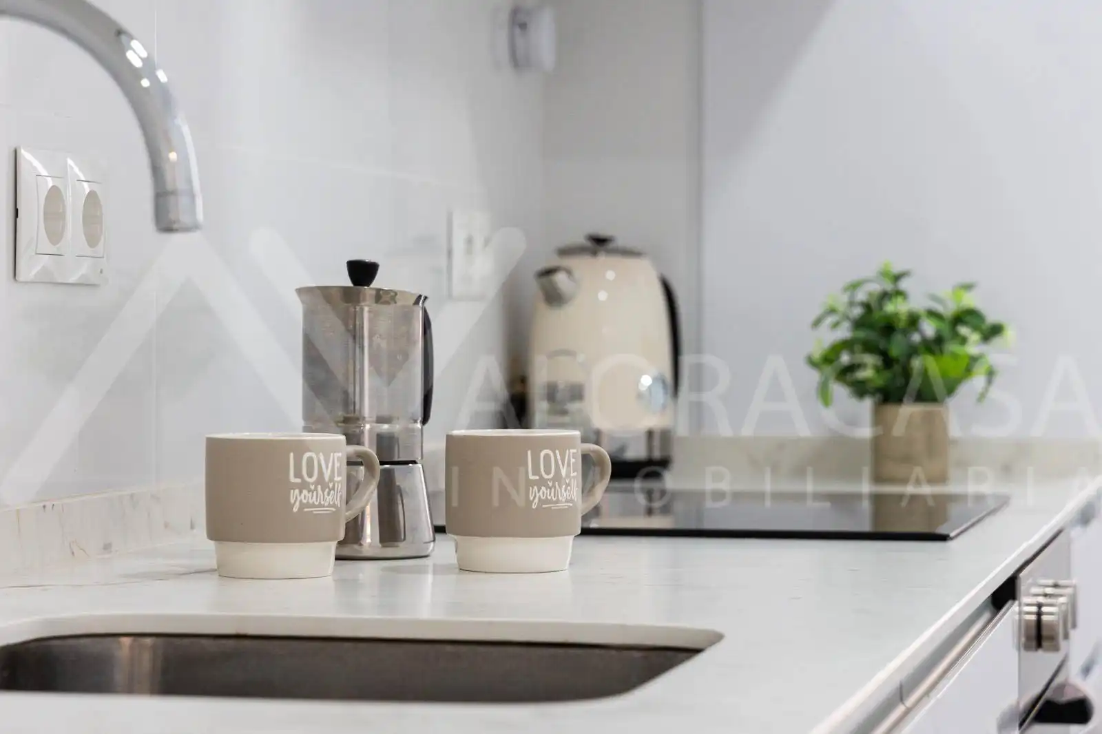 Flat for rent in Calle Orfila, Parque Ayala - Jardín de la Abadía - Huelín