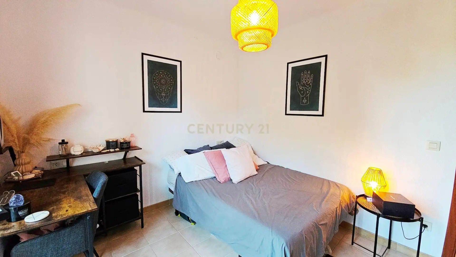 Schlafzimmer von Einfamilien-Reihenhaus zum Verkauf in Llançà mit Privatgarten, Ofen und Waschmaschine
