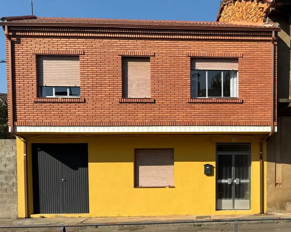 Vista exterior de Casa o chalet en venta en Castrocontrigo con Calefacción, Amueblado y Horno