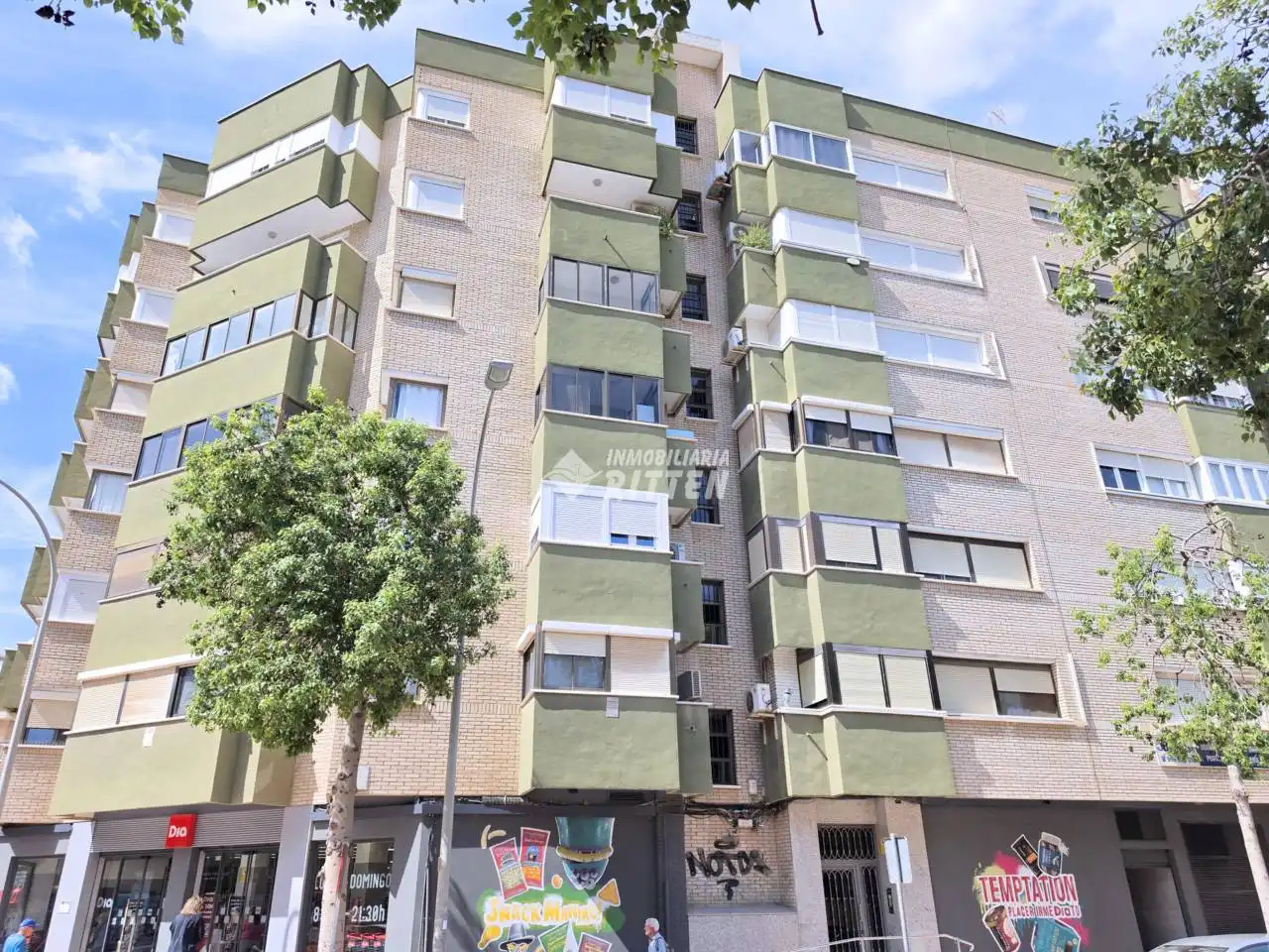 Flat with terrace for sale in Calle Ramón y Cajal 25