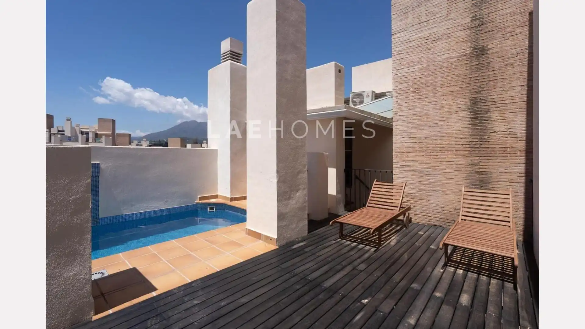 Terrasse von Dachboden zum Verkauf in Estepona mit Privatgarten, Terrasse und Abstellraum