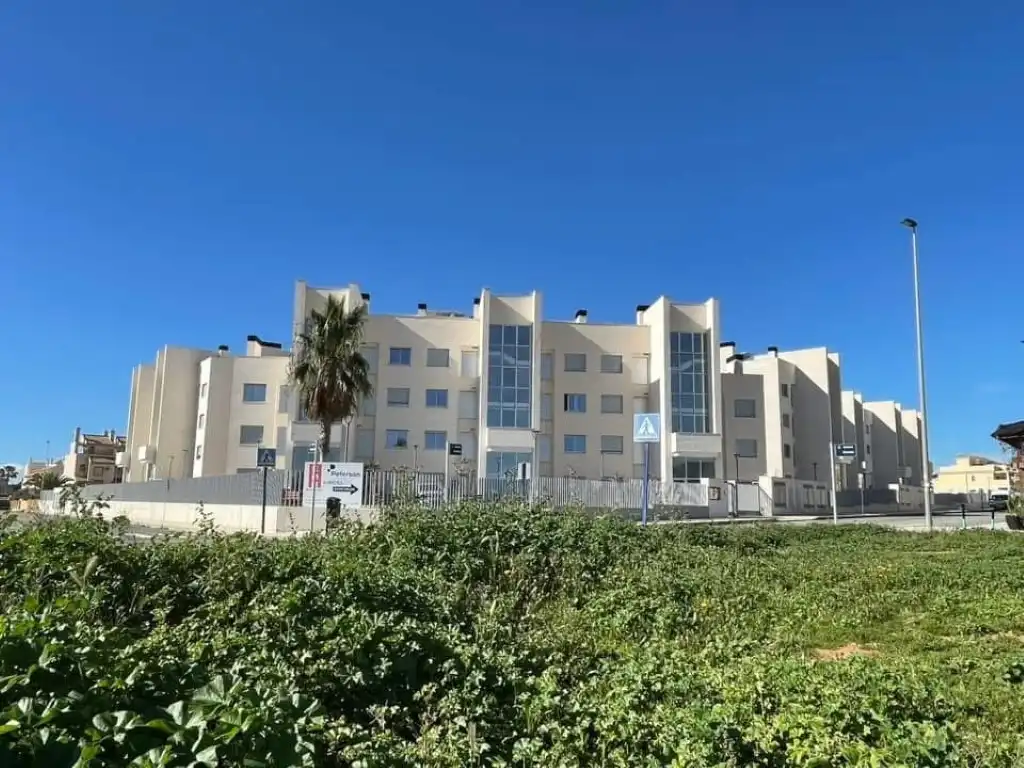 Vista exterior de Apartament en venda en Orihuela amb Aire condicionat, Terrassa i Moblat