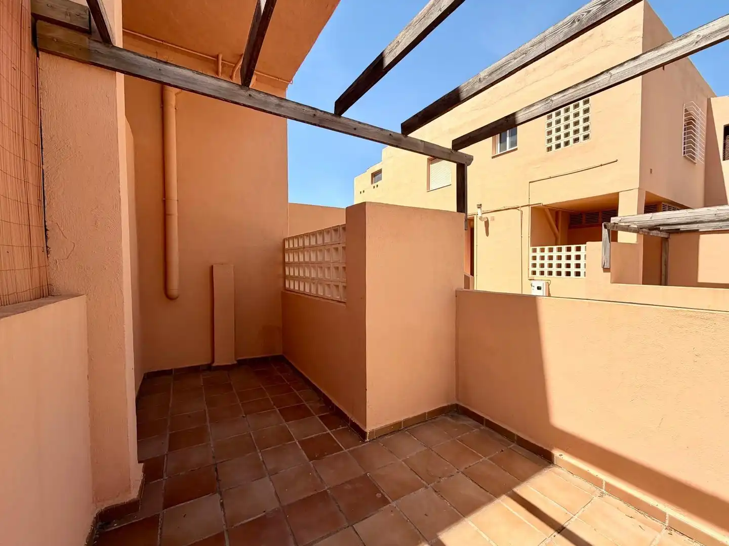 Terrasse von Wohnung zum Verkauf in Roquetas de Mar mit Klimaanlage, Terrasse und Möbliert