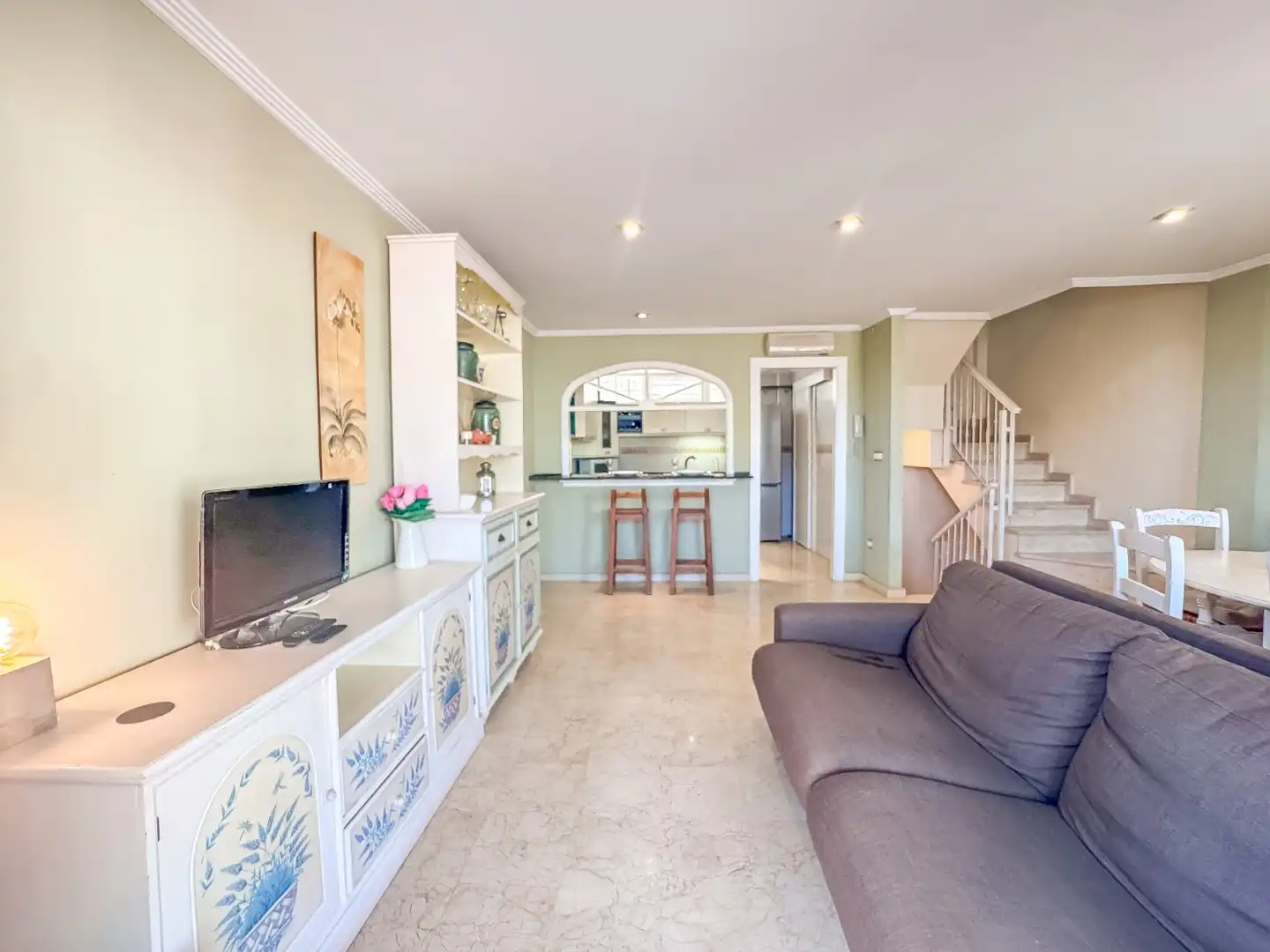 Sala de estar de Dúplex de alquiler en Santa Pola con Terraza, Trastero y Piscina