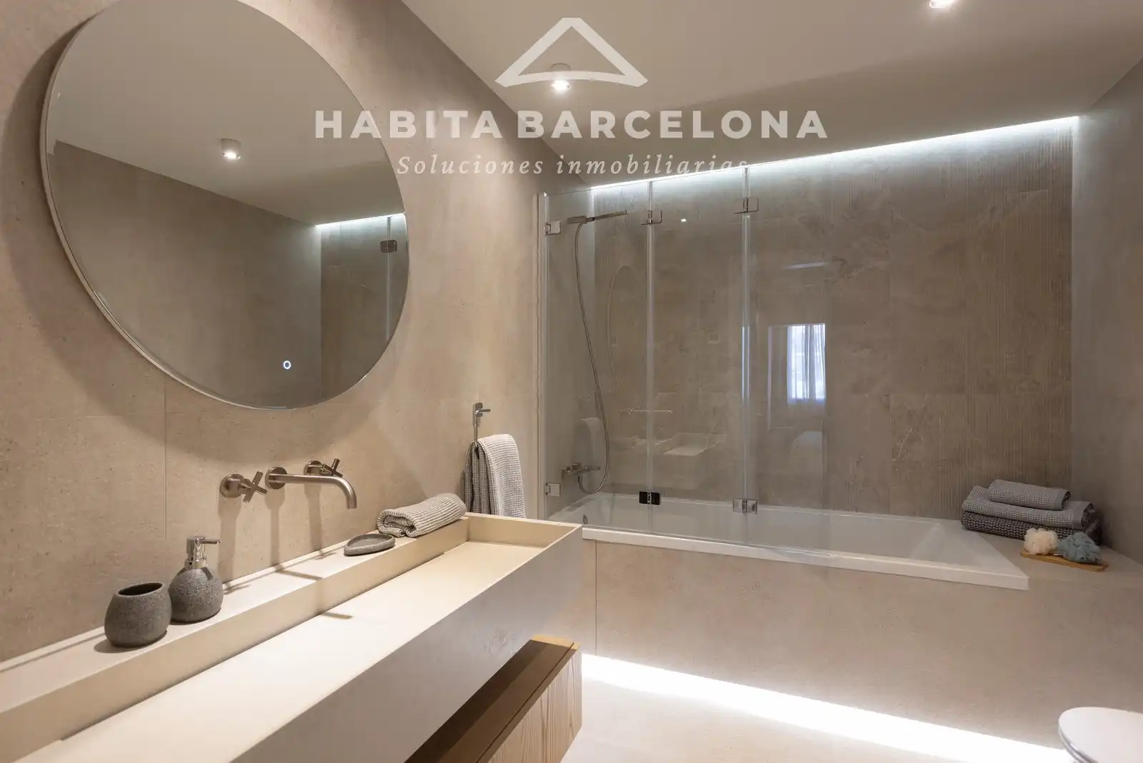Baño de Piso de alquiler en Barcelona con Aire acondicionado, Calefacción y Parquet