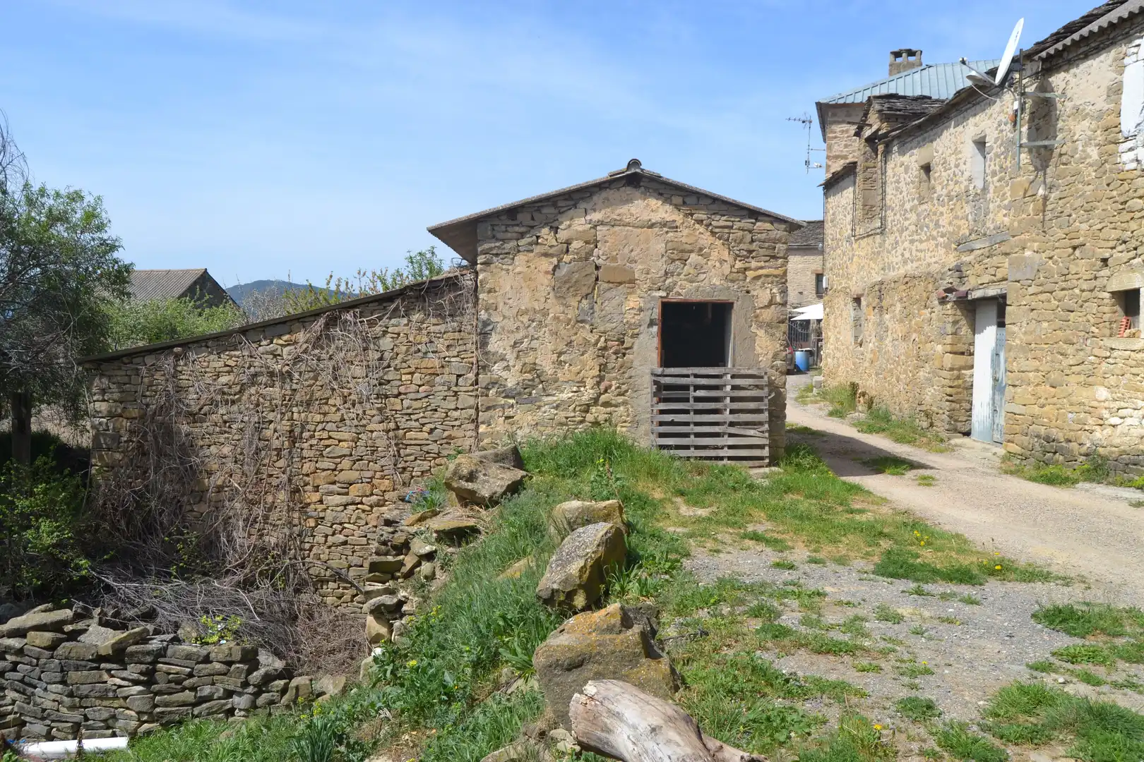 Exterior view of Country homes for sale in Sabiñánigo  with Private garden
