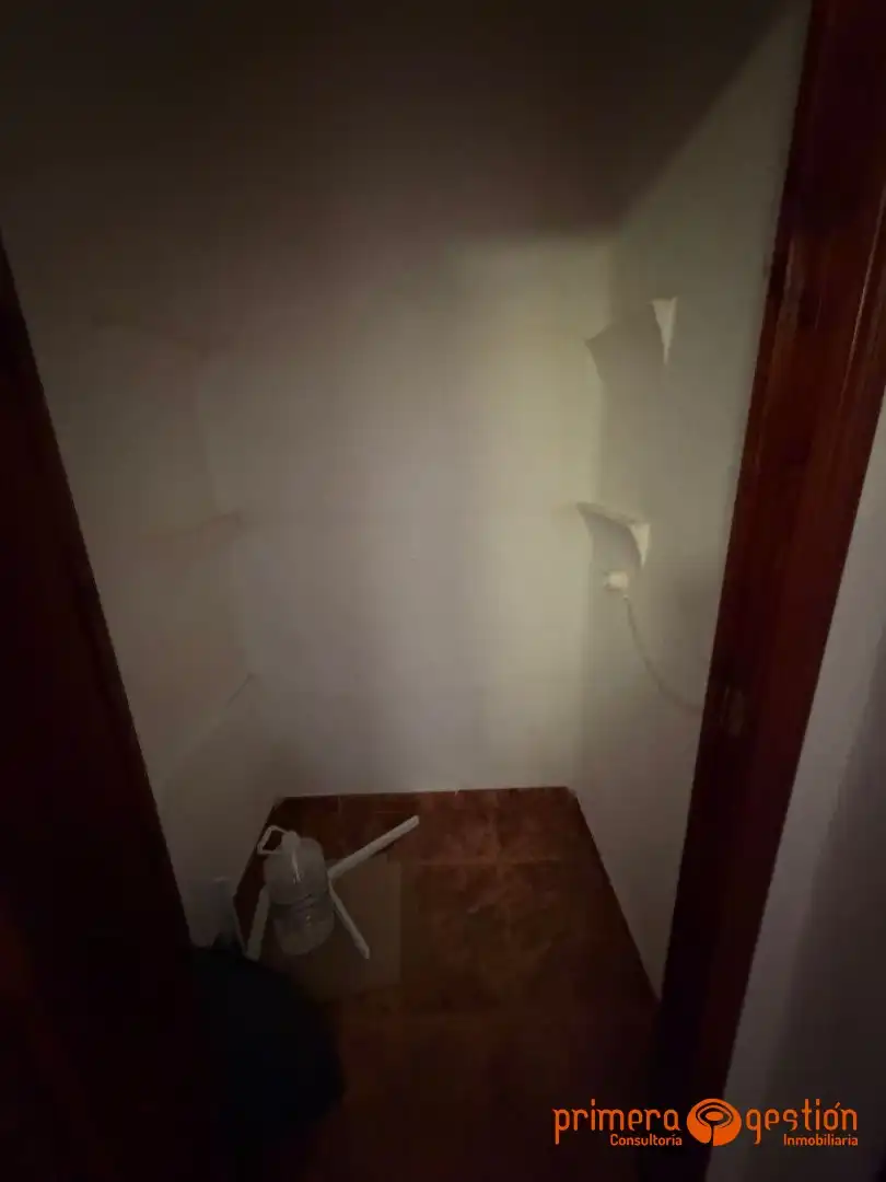 Baño de Piso en venta en Lora del Río con Trastero, Amueblado y Balcón