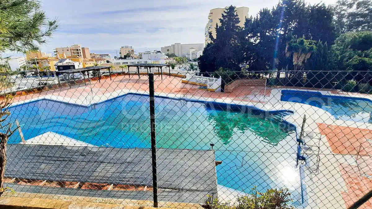 Apartament amb piscina de lloguer a El Pinillo