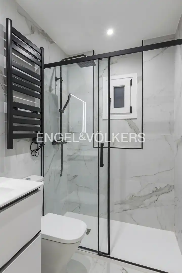 Baño de Piso de alquiler en Madrid con Aire acondicionado y Calefacción