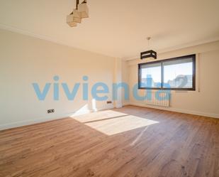 Living room of Flat to rent in  Madrid Capital  with Air Conditioner, Heating and Storage room