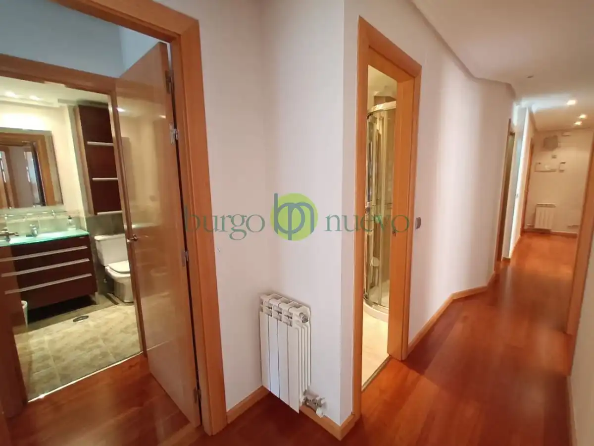 Apartamento de alquiler en León Capital  con Calefacción, Terraza y Amueblado