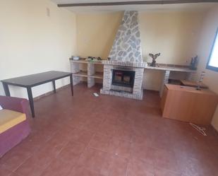Sala d'estar de Casa adosada de lloguer en Villanueva del Ariscal amb Aire condicionat, Terrassa i Forn