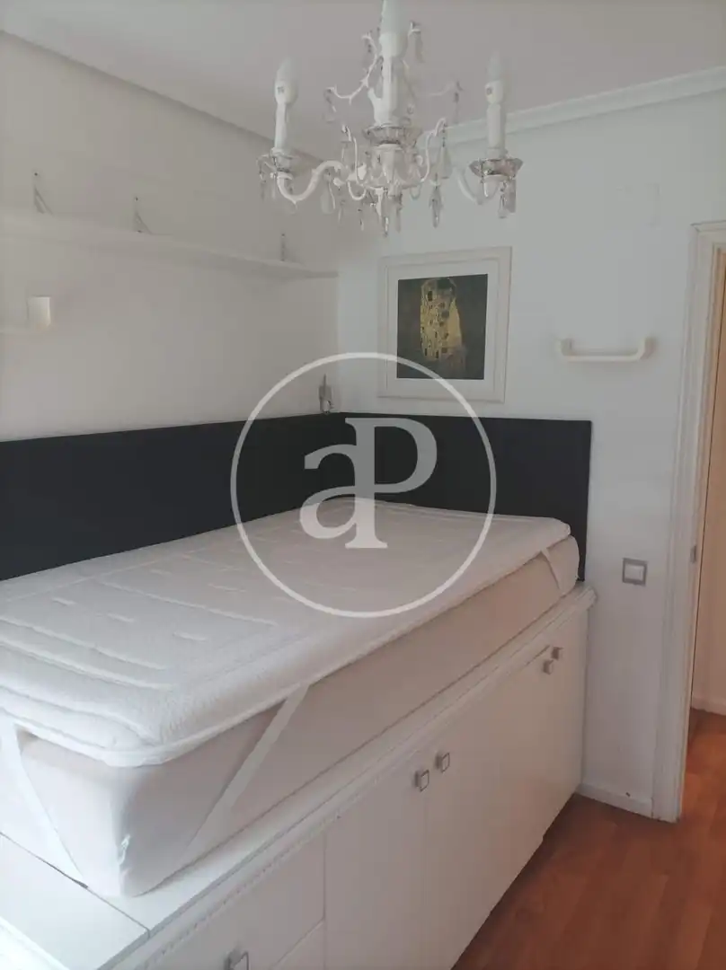 Schlafzimmer von Wohnung zur Miete in Valencia mit Klimaanlage, Möbliert und Balkon
