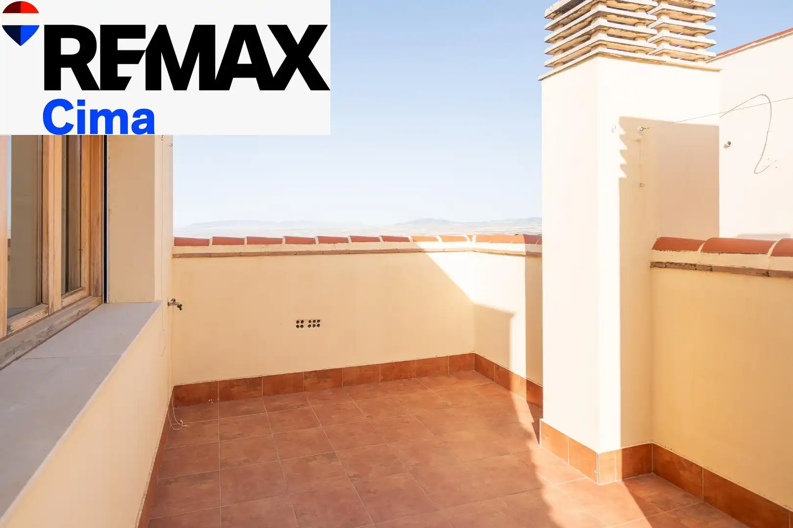 Terrassa de Casa adosada en venda en Baza amb Aire condicionat, Calefacció i Jardí privat