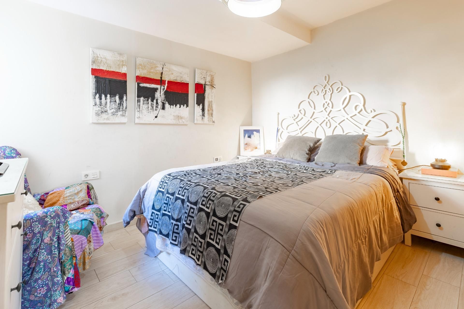Bedroom of Flat for sale in  Valencia Capital  with Air Conditioner, Balcony and Alarm