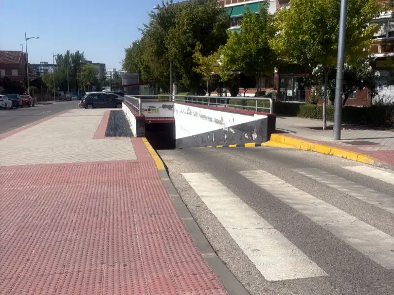Vista exterior de Garatge en venda en Fuenlabrada