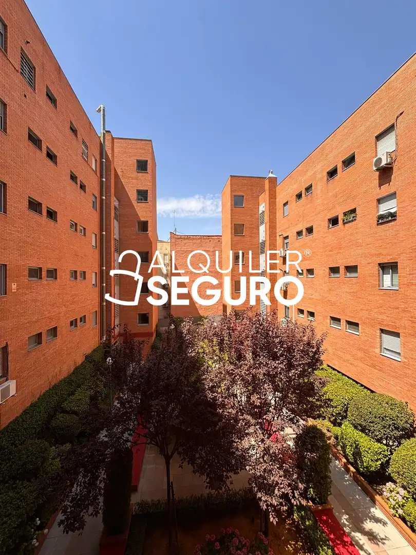 Vista exterior de Piso de alquiler en Madrid con Aire acondicionado y Calefacción