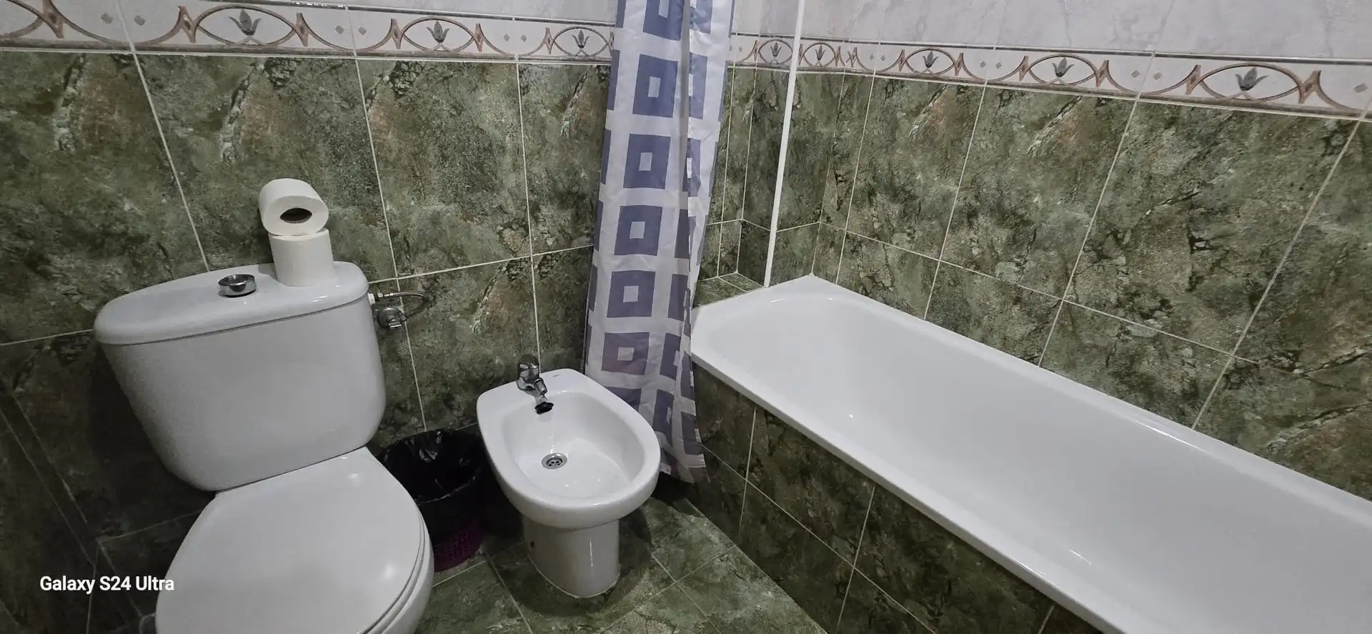 Baño de Apartamento de alquiler en Torrevieja con Aire acondicionado, Calefacción y Terraza