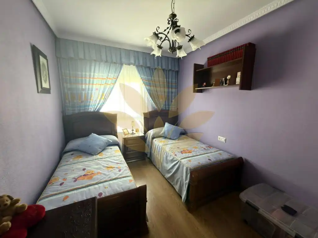Habitación de Casa adosada en venta en Cáceres