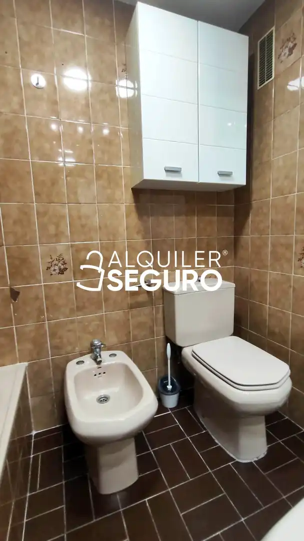 Bany de Pis de lloguer en Valencia amb Aire condicionat i Moblat