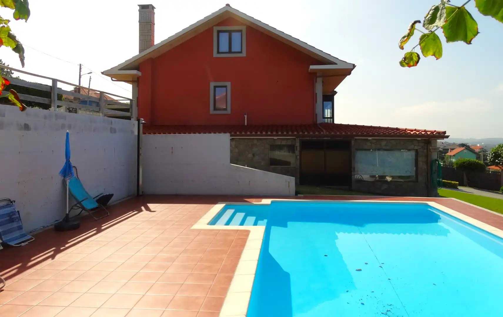 Piscina de Casa o xalet en venda en Valdoviño amb Calefacció, Jardí privat i Parquet