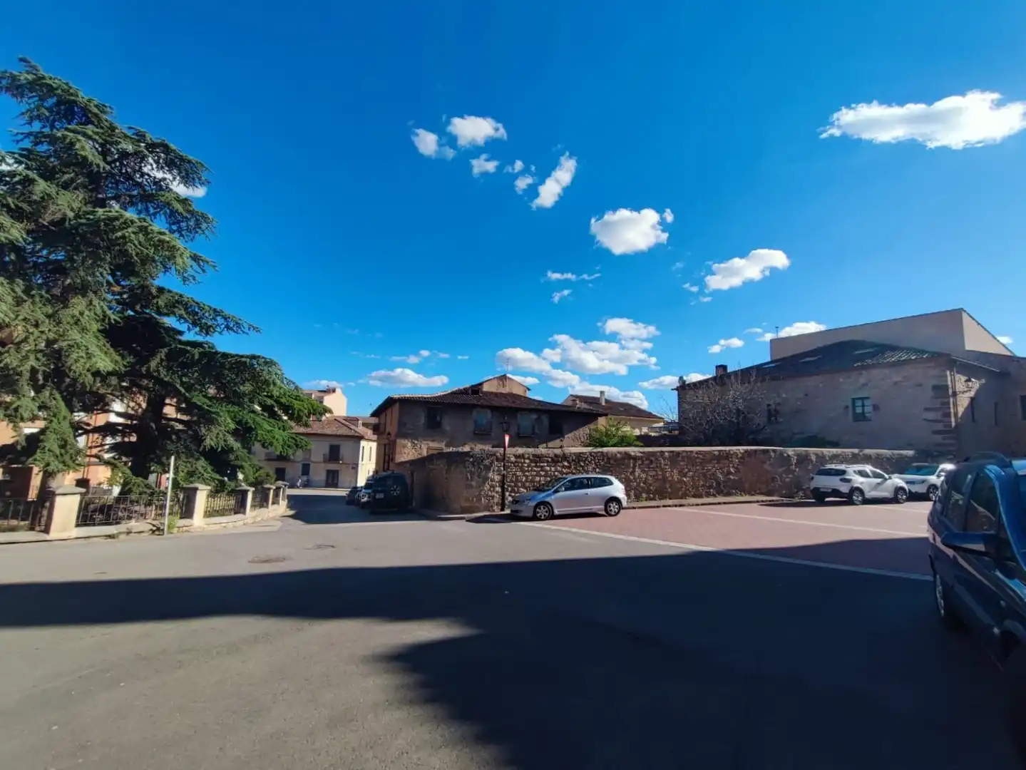 Außenansicht von Gebäude zum Verkauf in Molina de Aragón